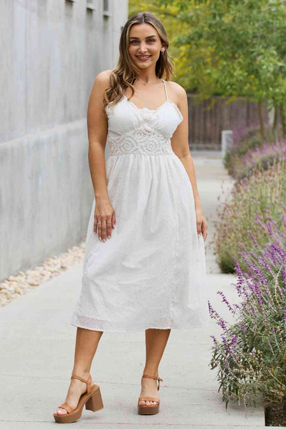 Plus Size Lace Detail Sleeveless Lace Midi Dress