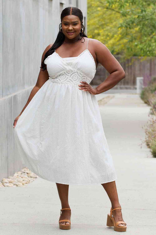 Plus Size Lace Detail Sleeveless Lace Midi Dress