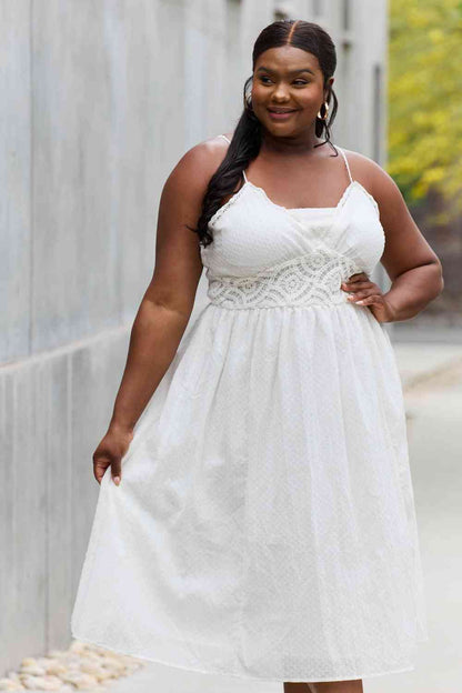 Plus Size Lace Detail Sleeveless Lace Midi Dress